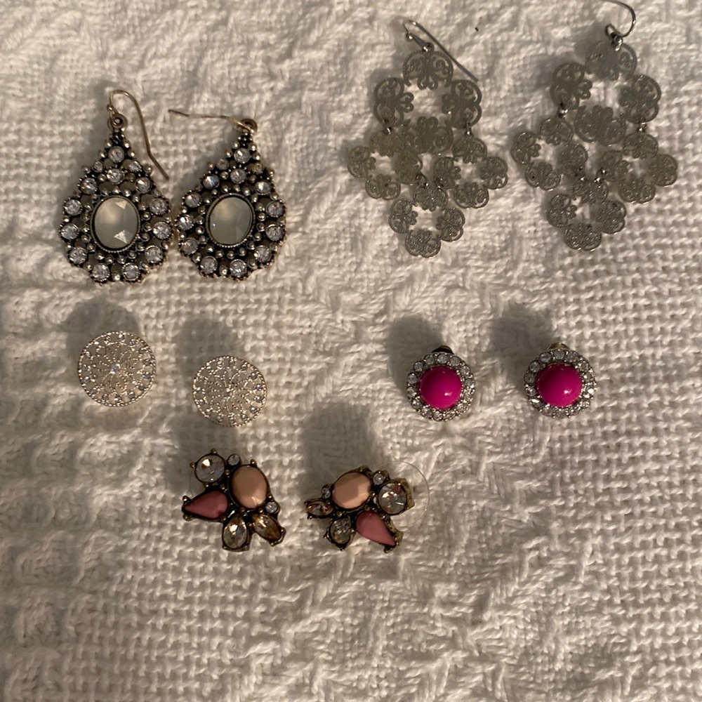 Lots of five earrings